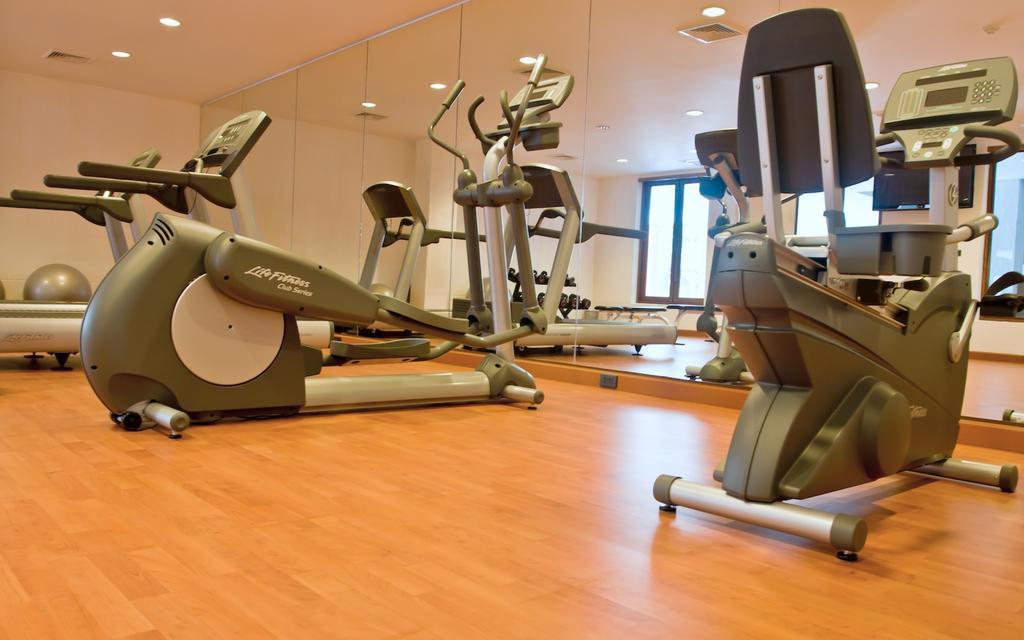 Hansar Samui Resort&Spa - SHA Extra Plus Bophut Exterior foto A typical gym